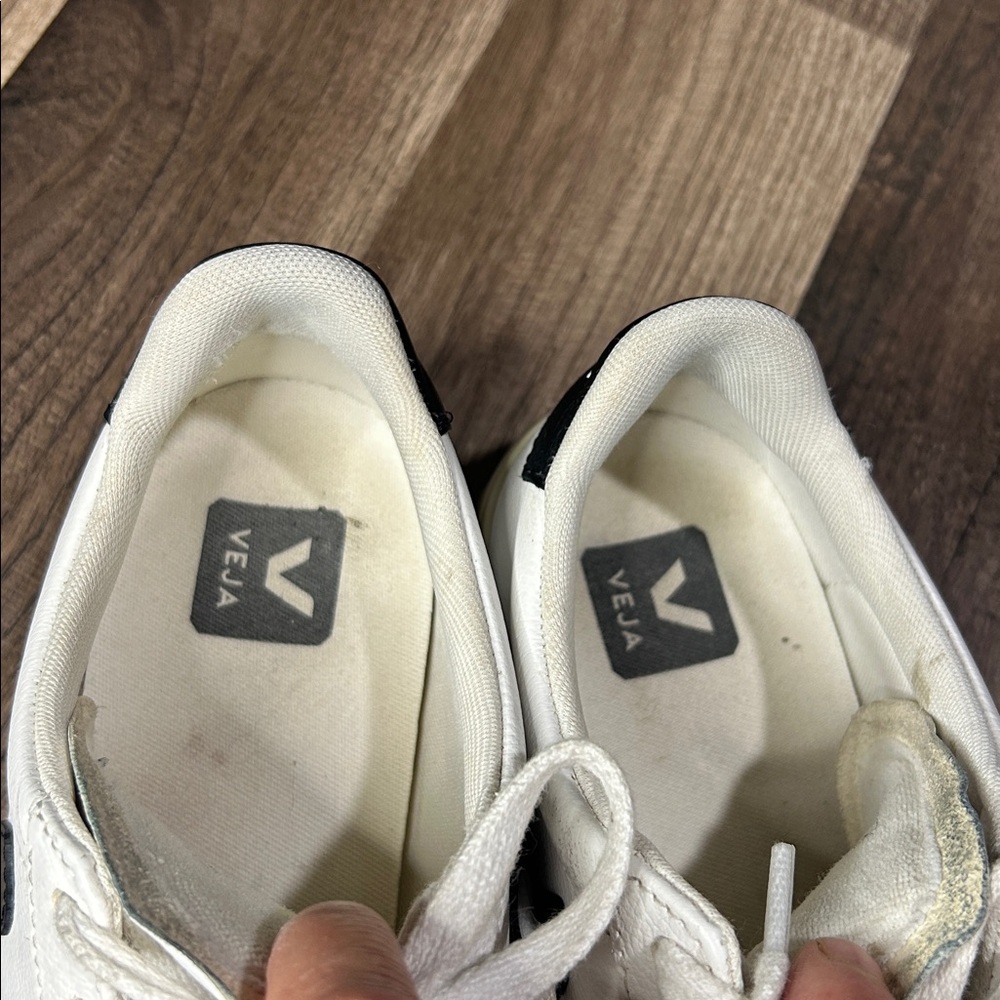 Veja Campo Sneakers Men’s, Size 7 White - Picture 7 of 9
